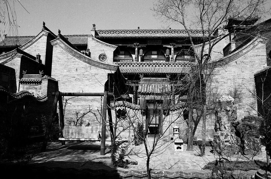山西灵石王家大院<br />
Canon EOS50E<br />
Canon EF28-105/3.5-4.5 II USM<br />
Kodak 100负片