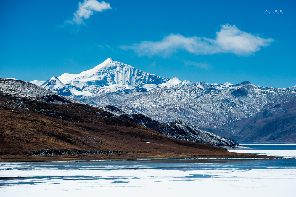 宁金抗沙峰拉轨岗日山的主峰海拔7206米西藏中部四大雪山之一悠然凌驾