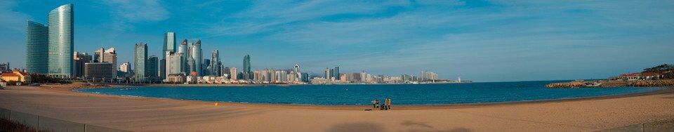 青岛第三海水浴场全景<br />
摄于青岛第三海水浴场6张拼接