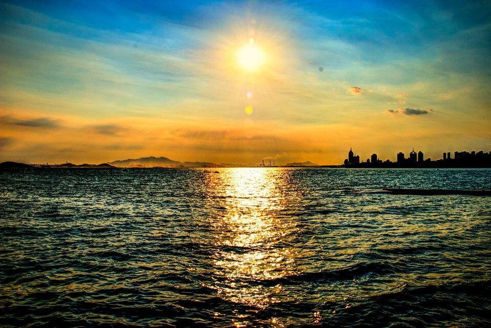 汇泉湾夕照<br />
摄于青岛汇泉湾木栈道，傍晚5点。