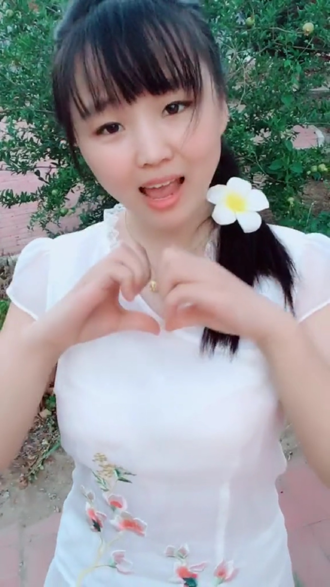 萌宝万人迷手势舞主播萌宝晴75张卡点视频抖音ids2794110