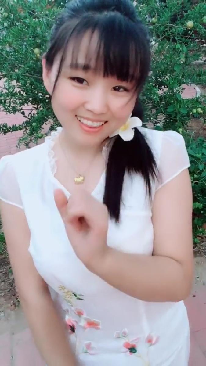 萌宝万人迷手势舞主播萌宝晴75张卡点视频抖音ids2794110