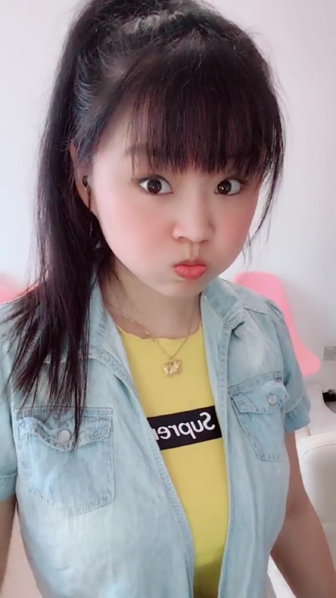 萌宝万人迷手势舞主播萌宝晴75张卡点视频抖音ids2794110