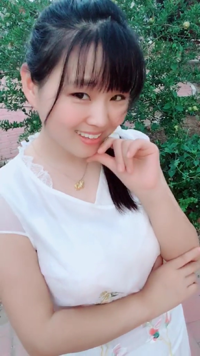 萌宝万人迷手势舞主播萌宝晴75张卡点视频抖音ids2794110