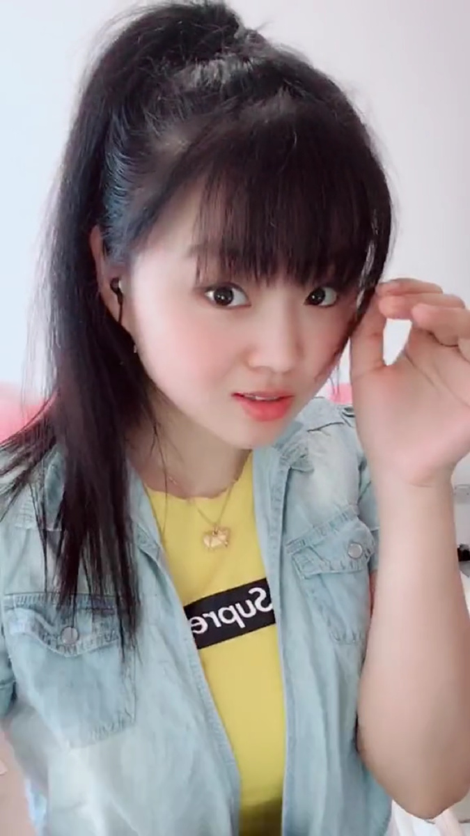 萌宝万人迷手势舞主播萌宝晴75张卡点视频抖音ids2794110