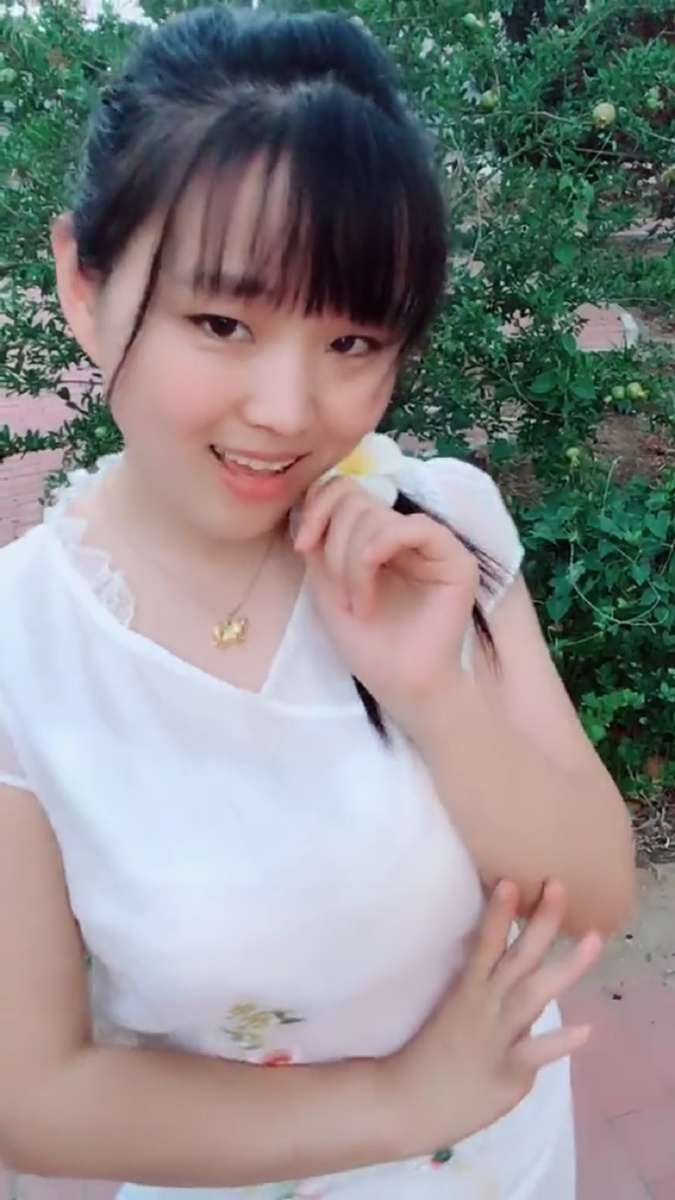 萌宝万人迷手势舞主播萌宝晴75张卡点视频抖音ids2794110