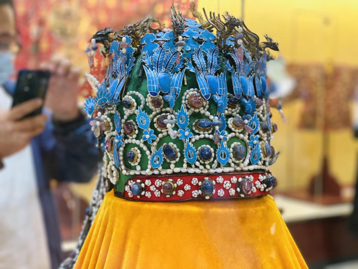 明十三陵博物馆展出的凤冠应该是复制品