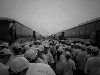 2009国庆游行方阵演练 下车集合的学生