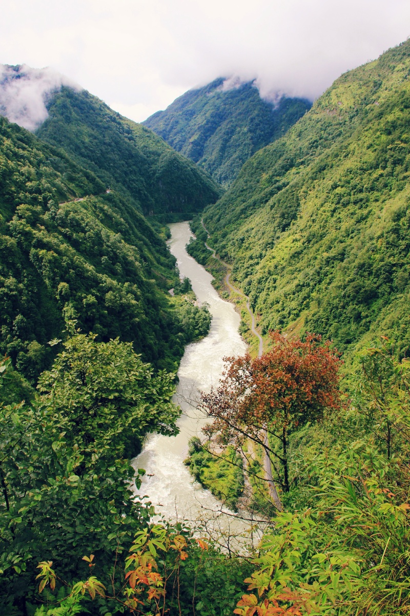 行走在怒江独龙江