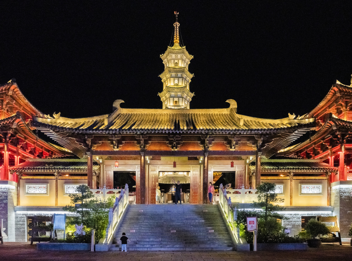 《夜色天王塔》天王塔,位于中国浙江省衢州市区天皇巷.