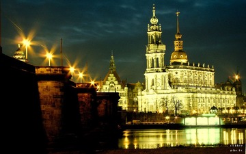 德国，德累斯顿的夜景。