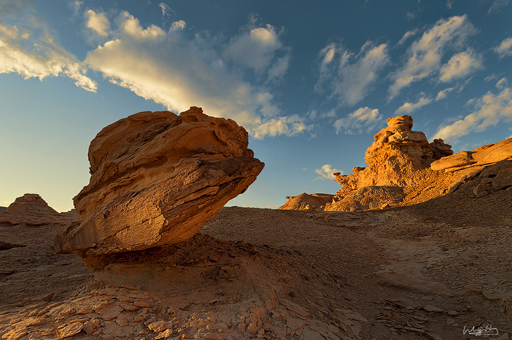 算是迷你版的魔鬼城吧,新疆有名的金丝玉就产自这片戈壁野滩