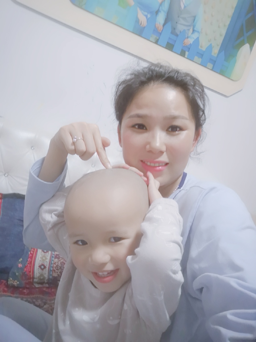 两个小光头妈妈的两个小可爱