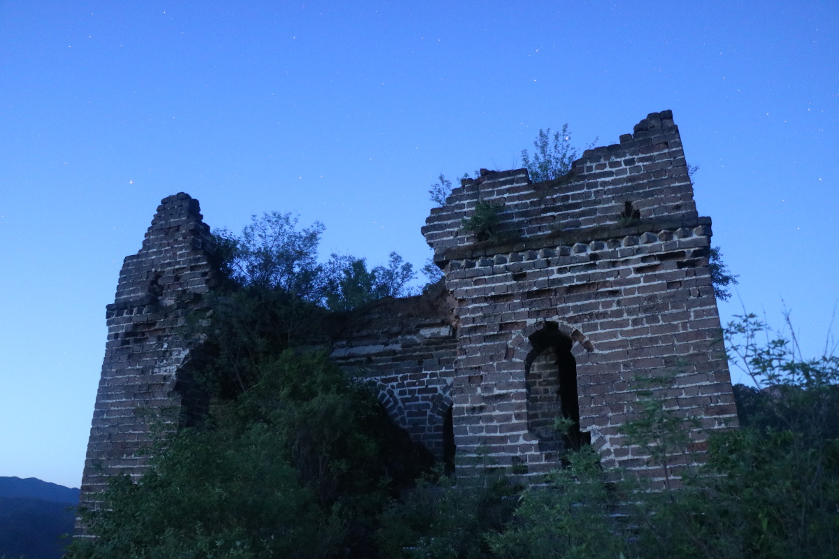 黎明的榆木岭长城