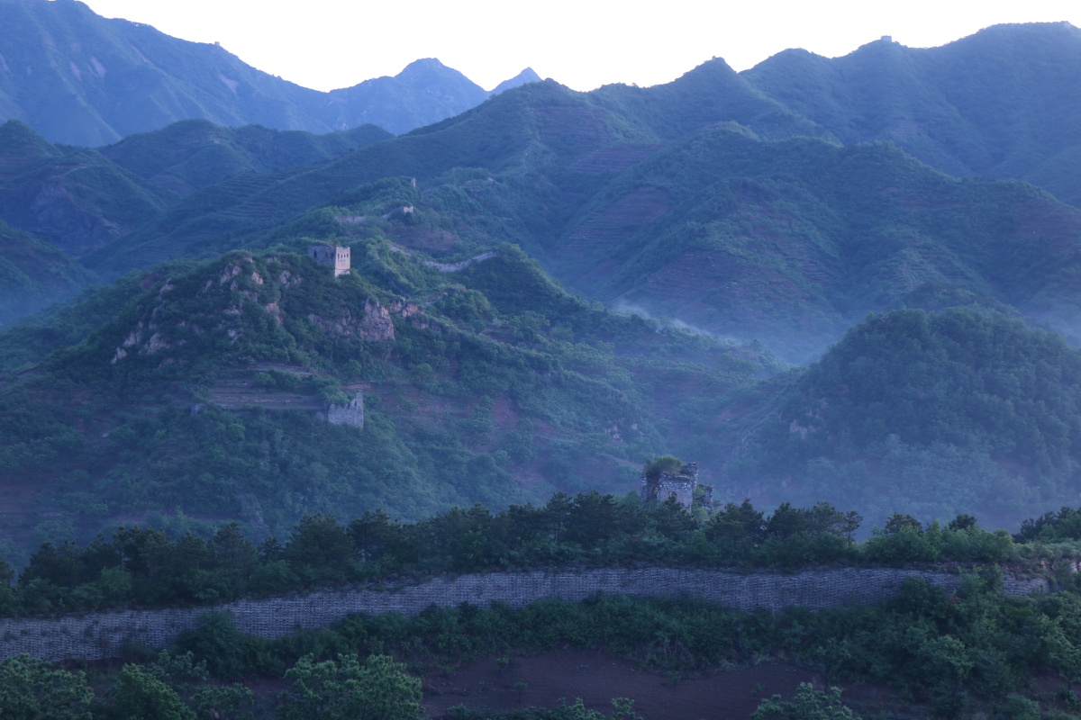 黎明的榆木岭长城