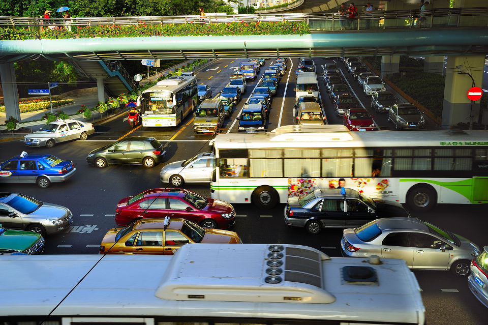车水马龙<br />
@ 上海市静安区
