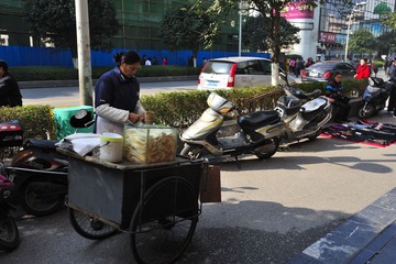 小吃小贩