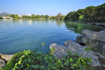 石&湖