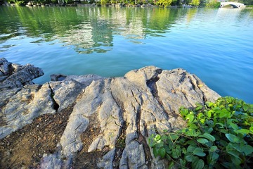 石&湖