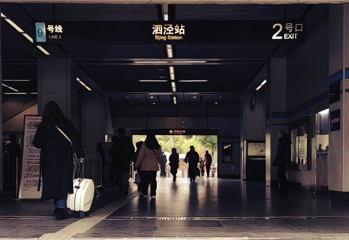 列车进泗泾地铁站小米手机抓拍