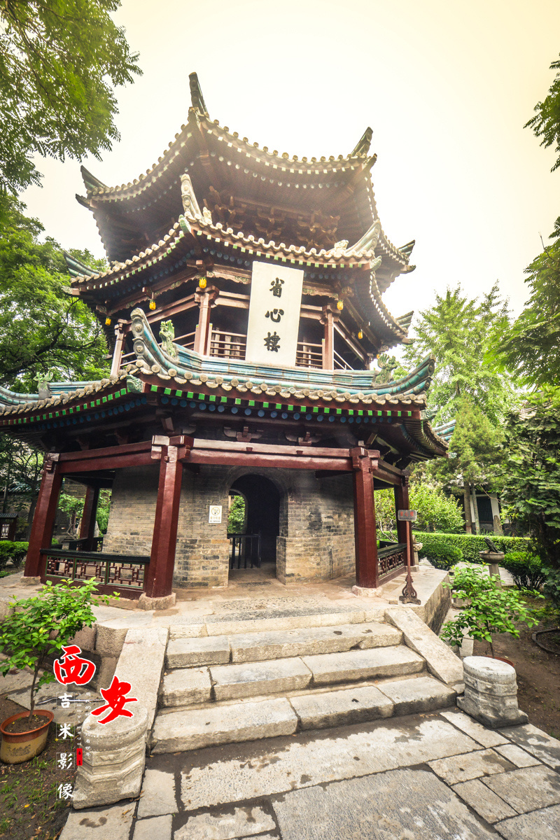 背上背包穿越千年观古寺西安化觉巷清真大寺