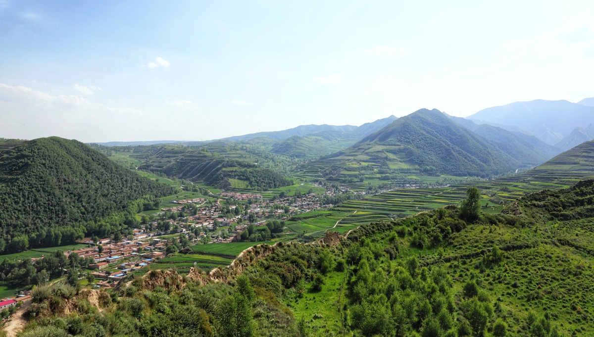 六月的明长城大通段青海省大通县