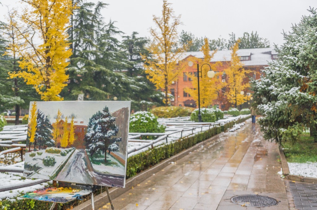 画中画@新闻学院。感谢原作画家。