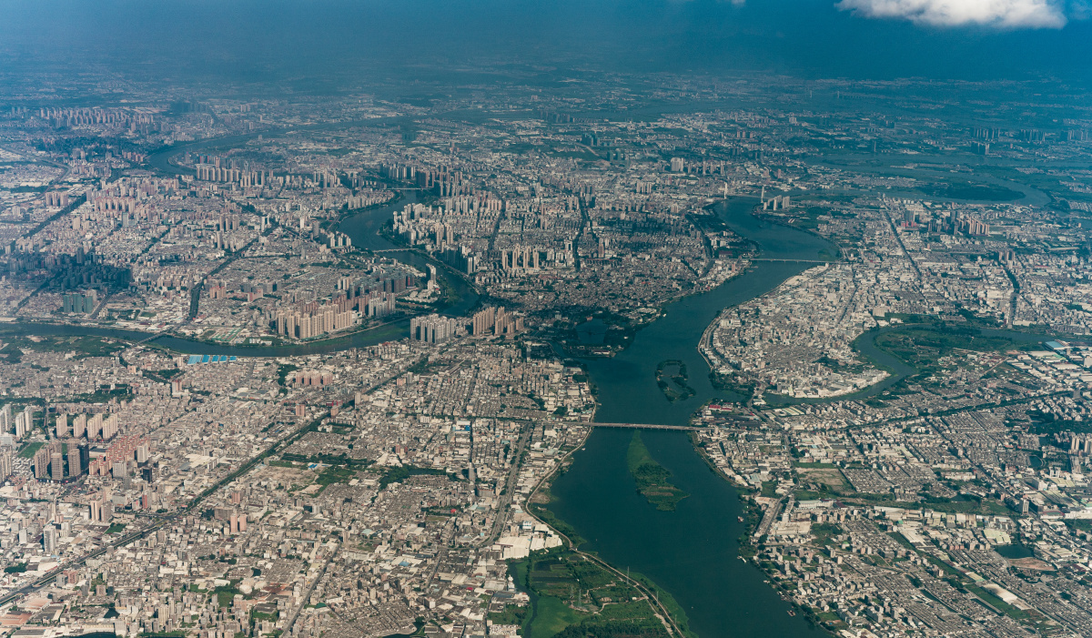 飞机俯拍下的南方城市
