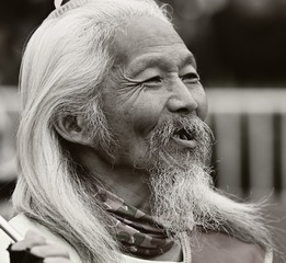 精神矍铄的老人