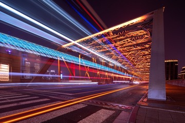 983028