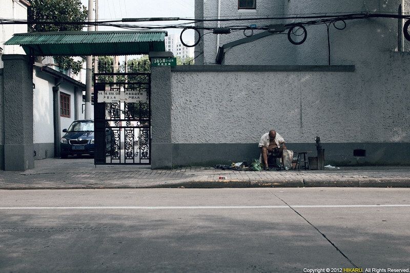Street Photography<br />
Jianguo Rd, Shanghai, China, August 11, 2012