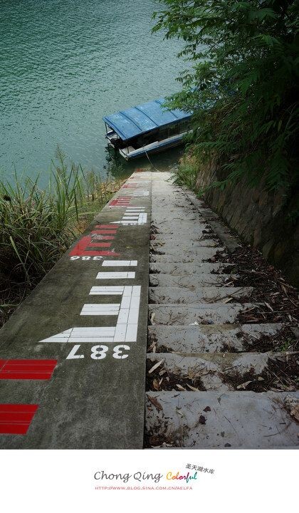 圣天湖岸边小道<br />