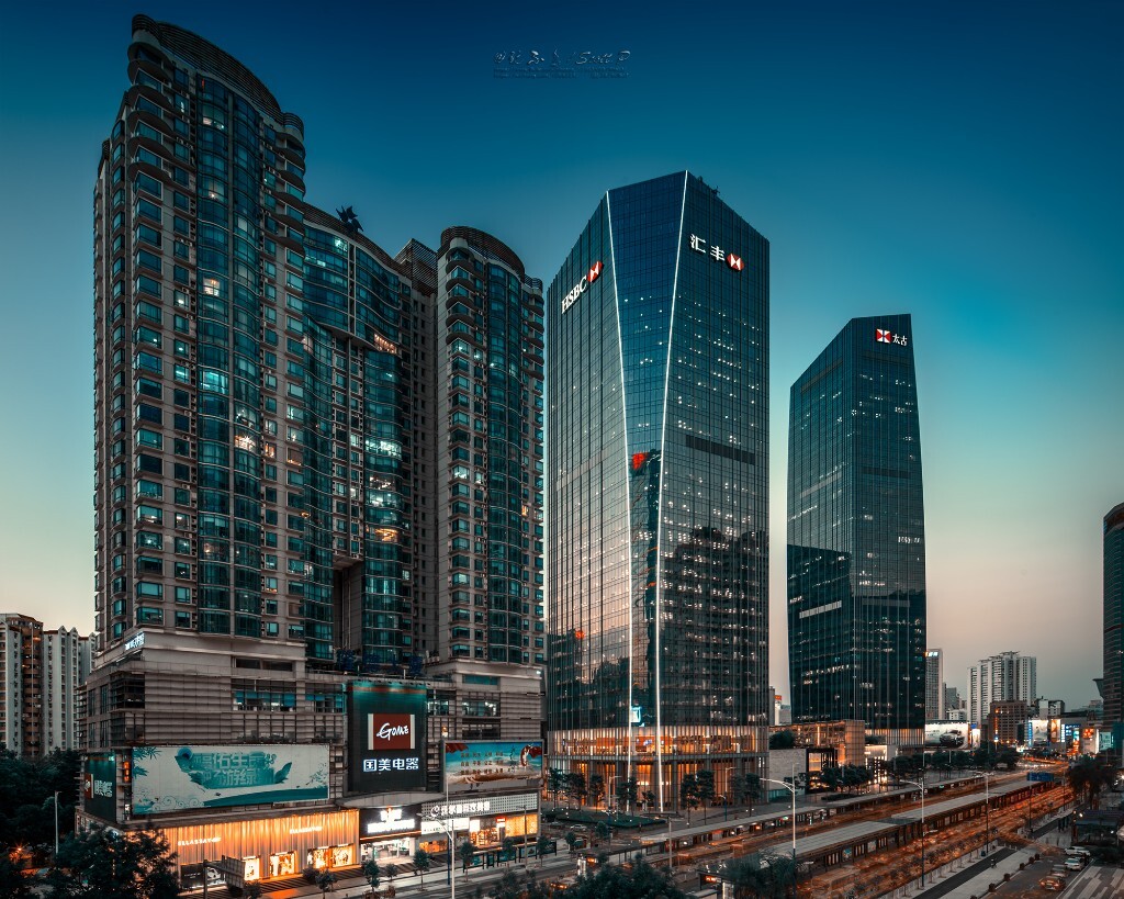 不该过于自信就带个桌面架。