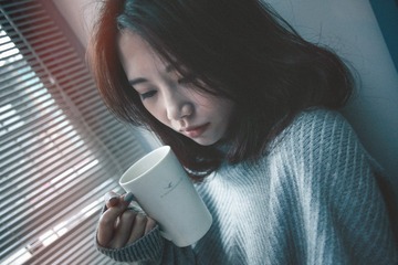 v