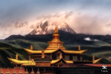 雅拉神山