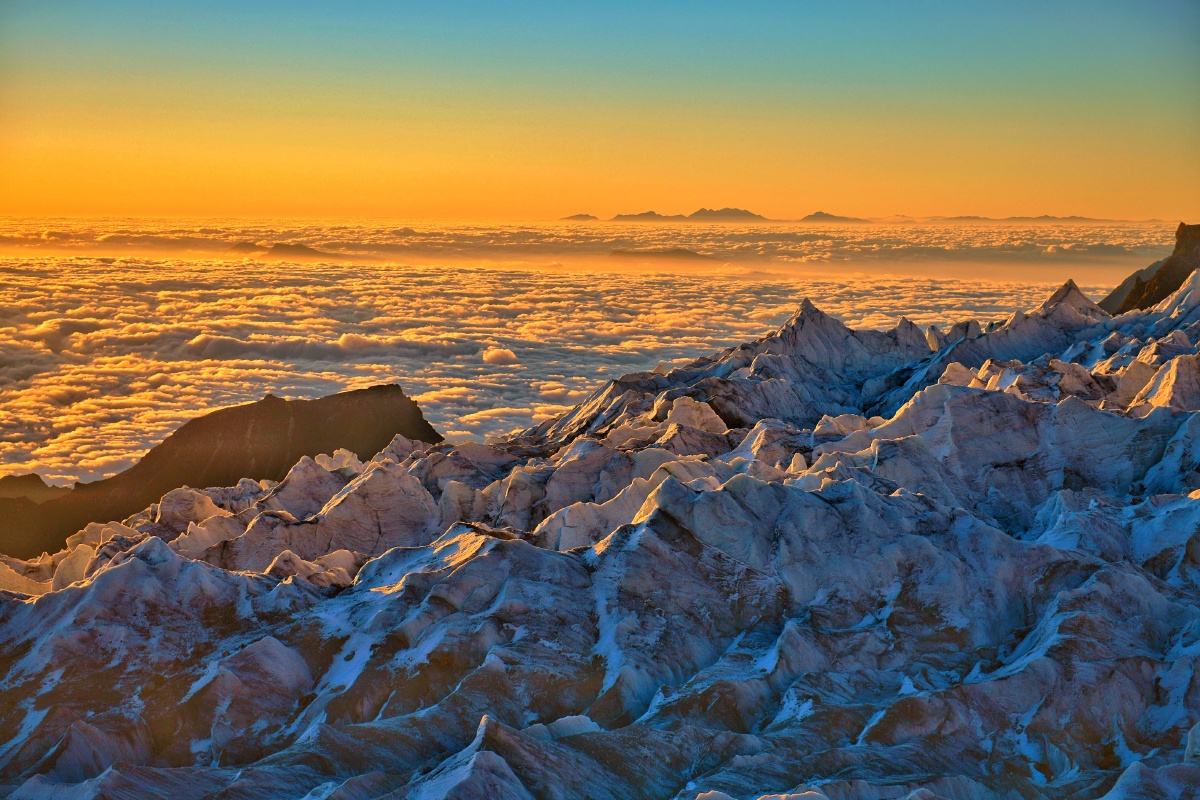 中山峰攀登海拔6886