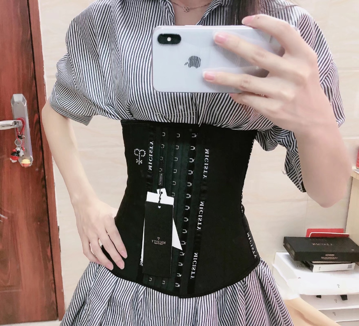 大家有没有这样穿束腰呢