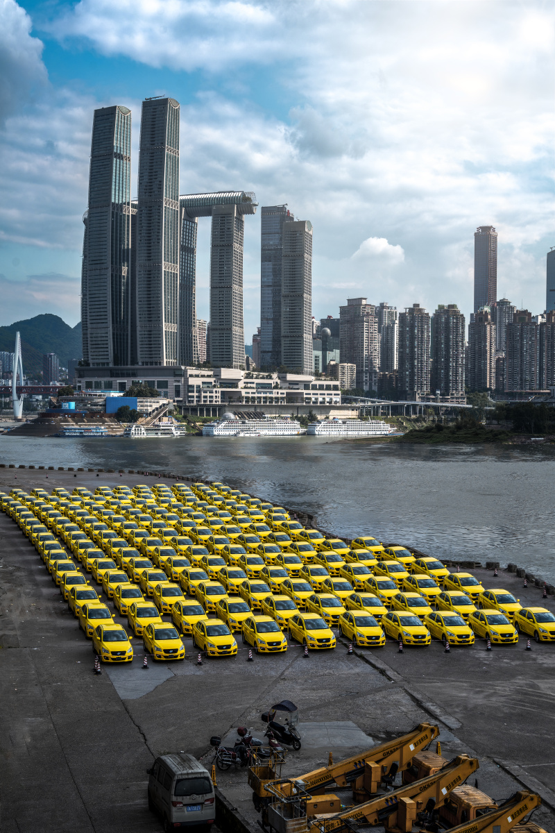 在重庆这座魔幻8d城市小黄车增添一份额外的色彩