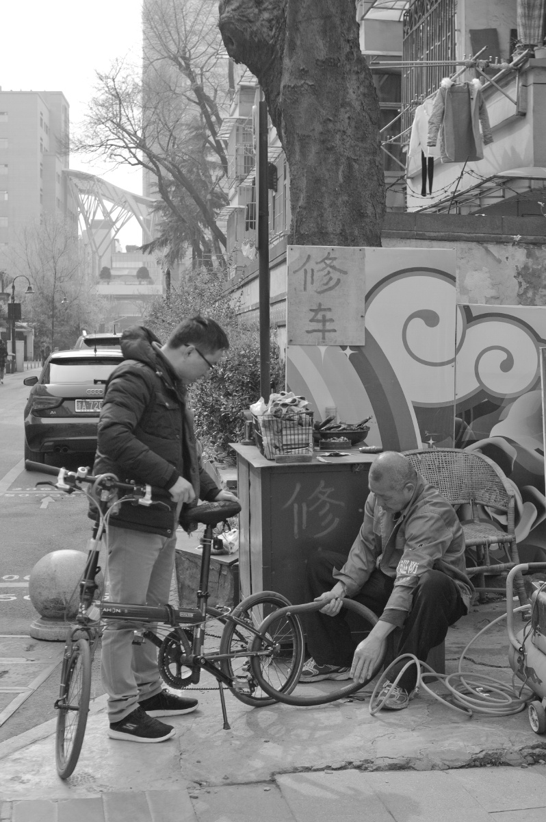 天水堂边上的修车铺