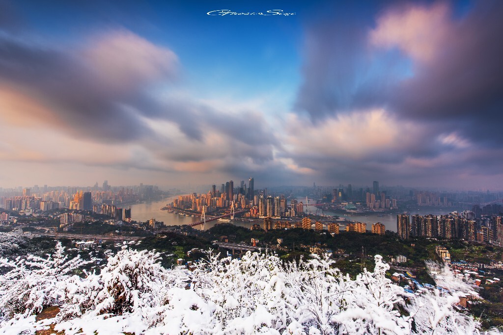 之前今年初拍的，“重庆雪&quot; 重新修了一张，或许下一次再碰到这样的场景，就是以后的哪一年也不说不定了，地理环境造就的特殊环境，本是不可能遇到的，却在今年或许是上天眷顾，让我遇到了这样的一个”你不曾见到过的重庆“