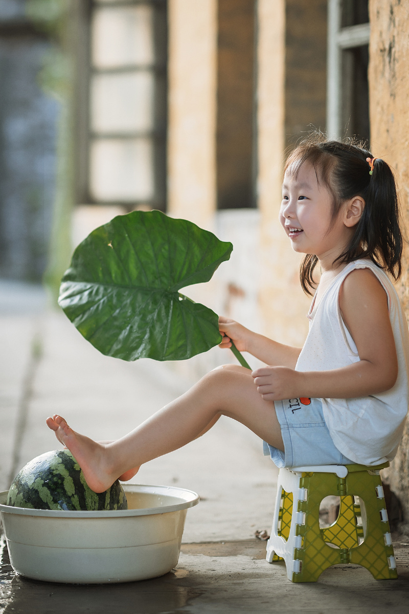 买西瓜的小女孩