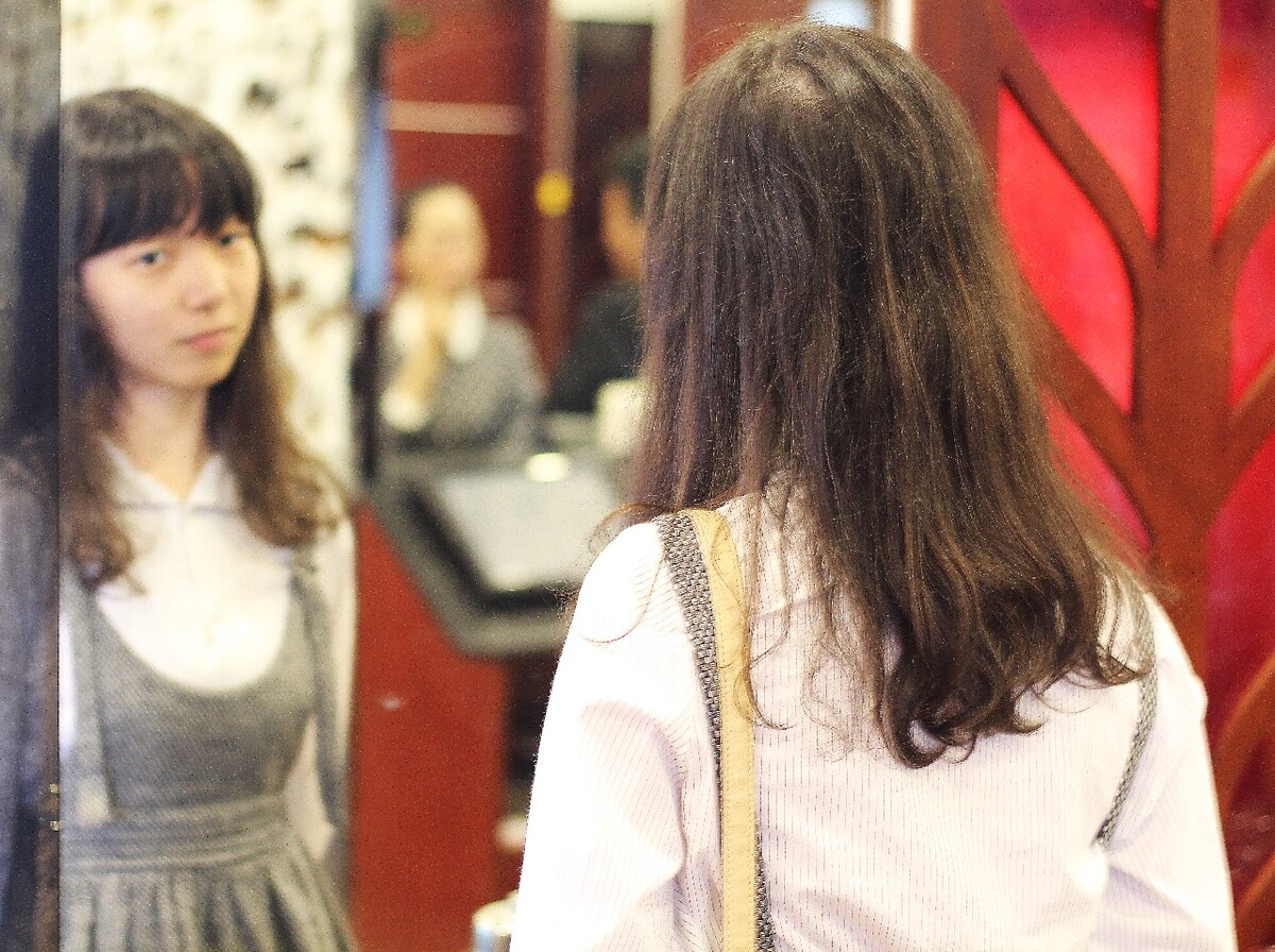 镜中的自己