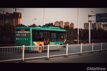 413122