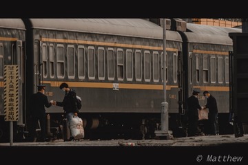 404608