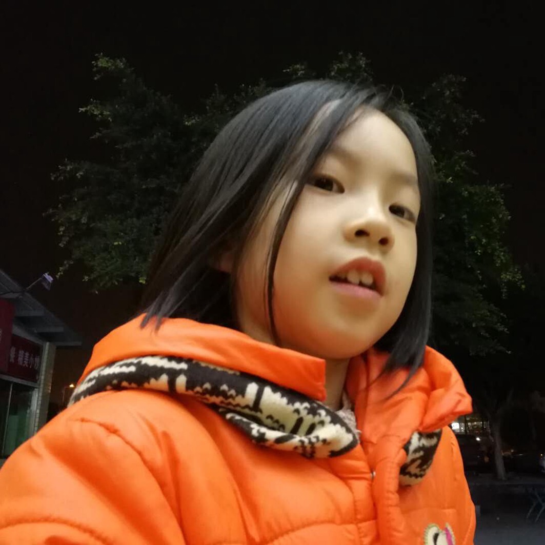 小羽8岁小学一年级学生,帮助父母打理餐馆到27日回广西老家。
