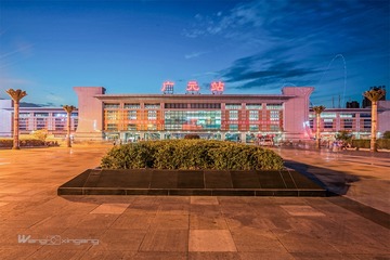 《广元站夜色》
