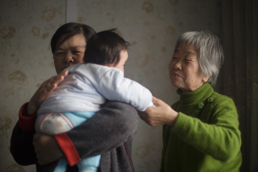 新年的长假已经尾声，今年家里多了一个小宝宝。年长的老外婆也童真般的沉淀在小重孙带来的幸福中。