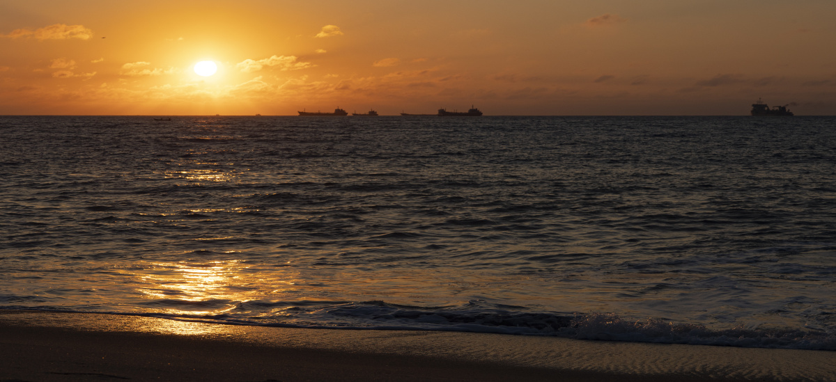 东山岛南门湾日出,用的是佳能eos r6 24-105mm镜头拍摄,暗部细节保留