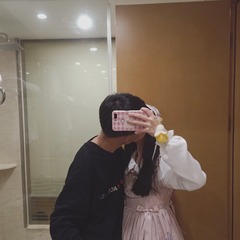 998051