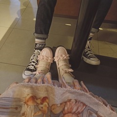 998040